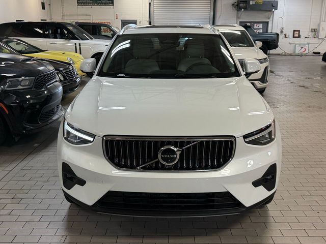 2025 Volvo XC40 Plus Bright Theme