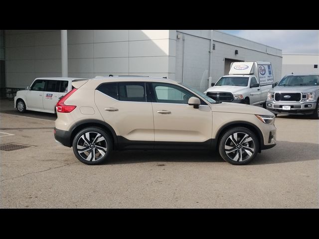 2025 Volvo XC40 Plus Bright Theme