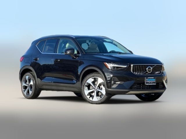 2025 Volvo XC40 Plus Bright Theme