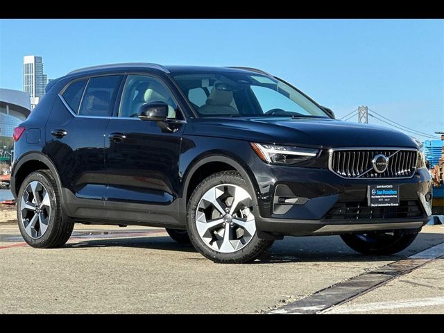 2025 Volvo XC40 Plus Bright Theme