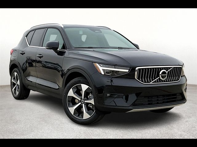 2025 Volvo XC40 Plus Bright Theme