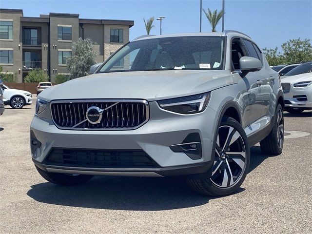 2025 Volvo XC40 Plus Bright Theme