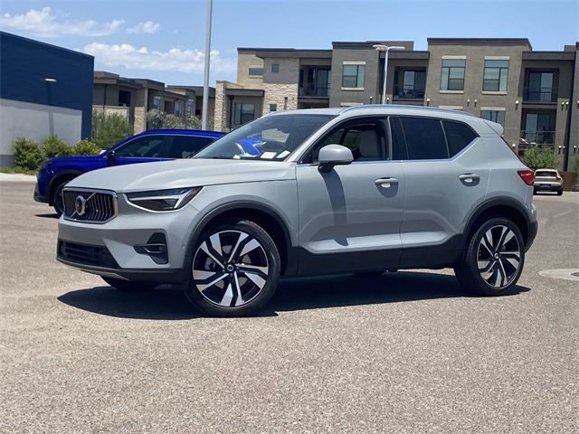 2025 Volvo XC40 Plus Bright Theme