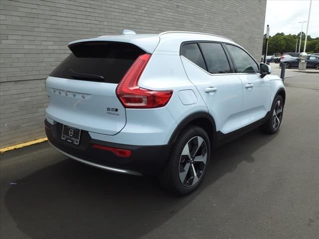 2025 Volvo XC40 Plus Bright Theme