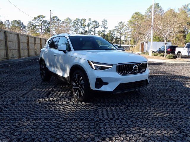 2025 Volvo XC40 Plus Bright Theme