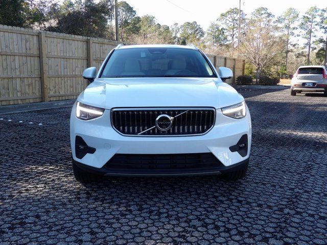 2025 Volvo XC40 Plus Bright Theme