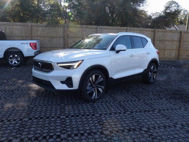 2025 Volvo XC40 Plus Bright Theme