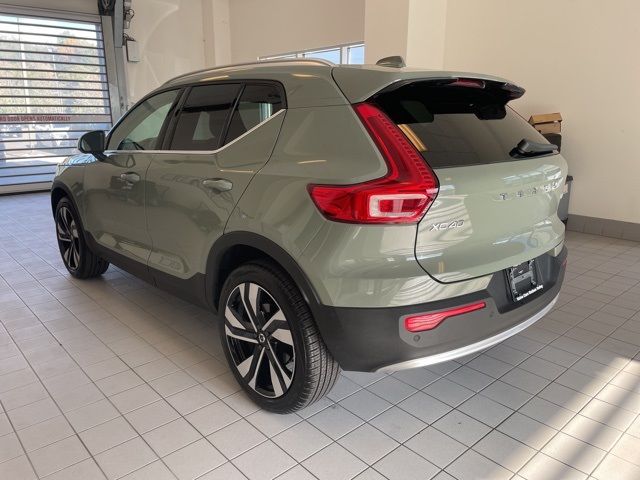 2025 Volvo XC40 Plus Bright Theme