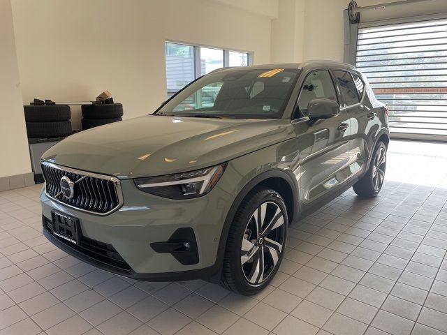 2025 Volvo XC40 Plus Bright Theme