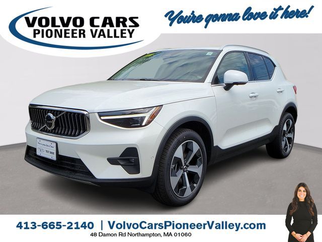 2025 Volvo XC40 Plus Bright Theme