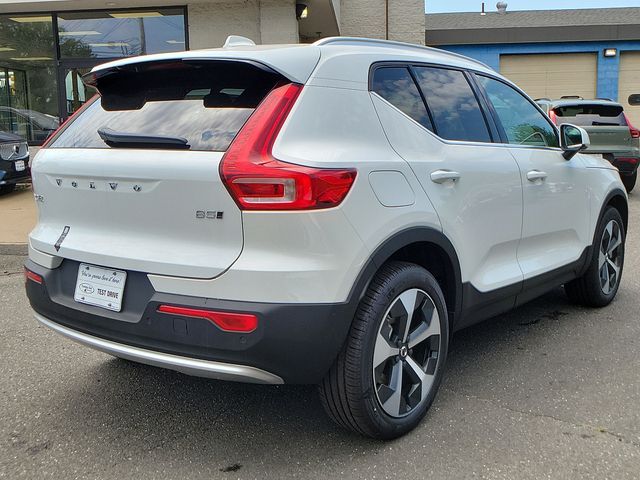 2025 Volvo XC40 Plus Bright Theme