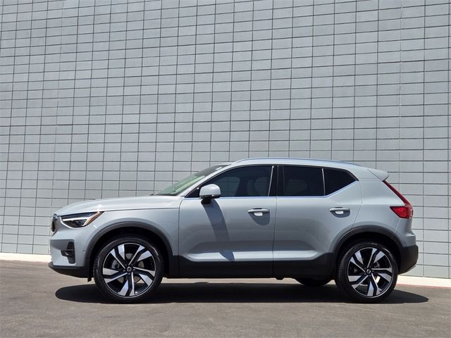 2025 Volvo XC40 Plus Bright Theme