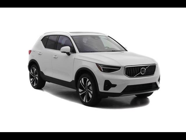 2025 Volvo XC40 Plus Bright Theme