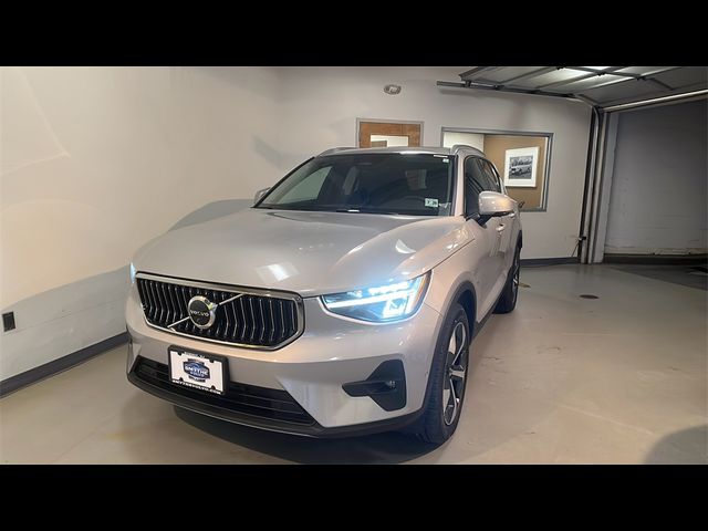 2025 Volvo XC40 Plus Bright Theme