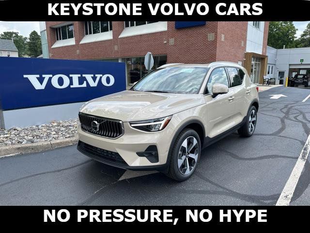 2025 Volvo XC40 Plus Bright Theme