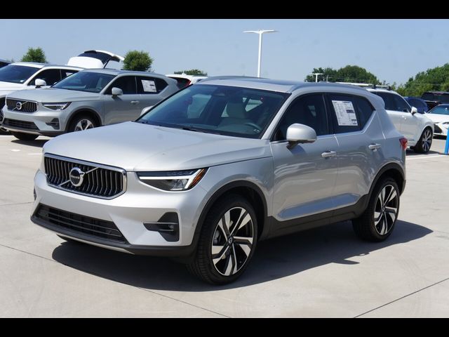 2025 Volvo XC40 Plus Bright Theme