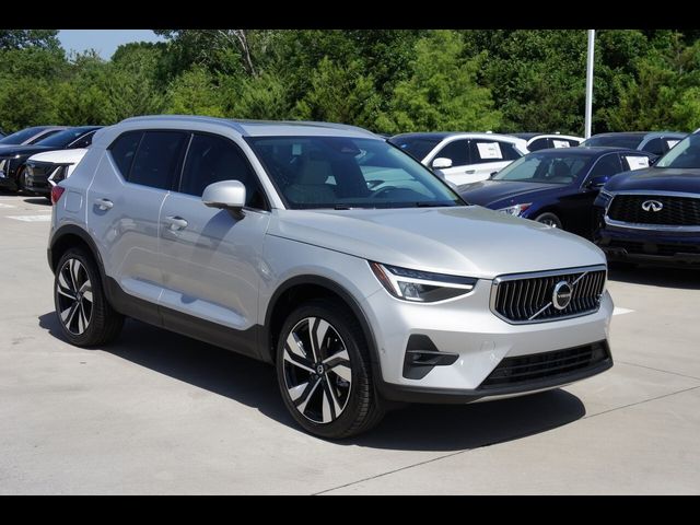 2025 Volvo XC40 Plus Bright Theme