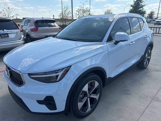 2025 Volvo XC40 Plus Bright Theme