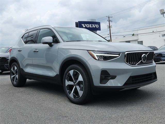 2025 Volvo XC40 Plus Bright Theme