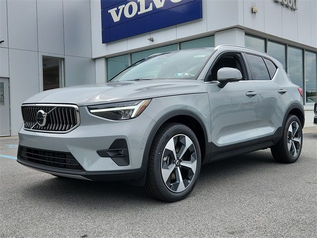 2025 Volvo XC40 Plus Bright Theme