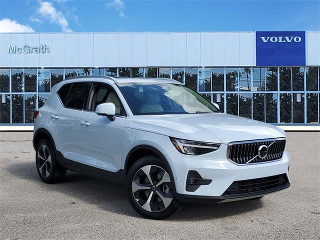 2025 Volvo XC40 Plus Bright Theme