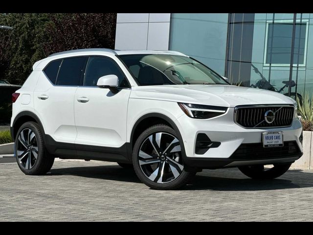 2025 Volvo XC40 Plus Bright Theme