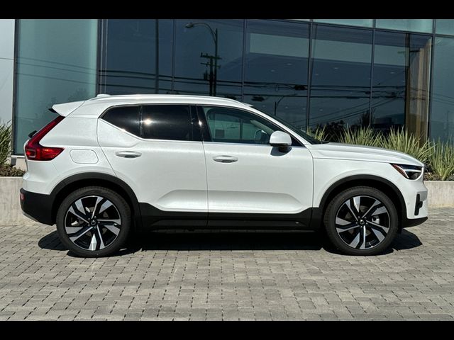 2025 Volvo XC40 Plus Bright Theme