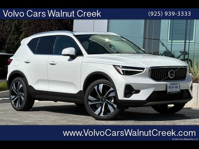 2025 Volvo XC40 Plus Bright Theme