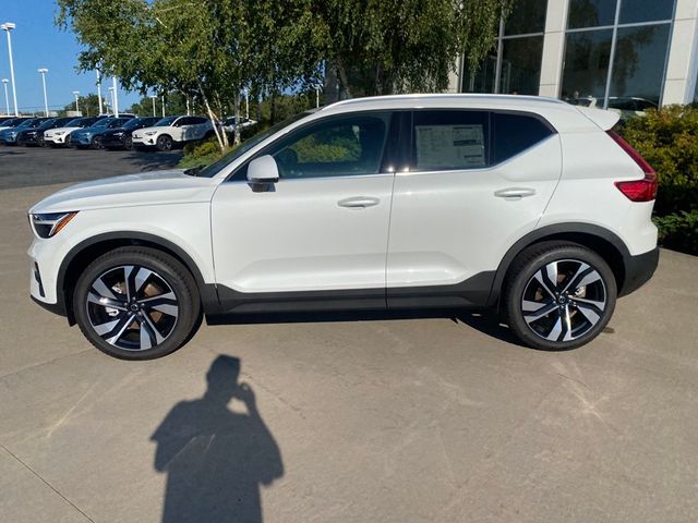 2025 Volvo XC40 Plus Bright Theme