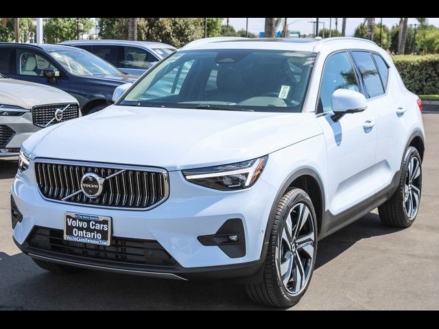 2025 Volvo XC40 Plus Bright Theme