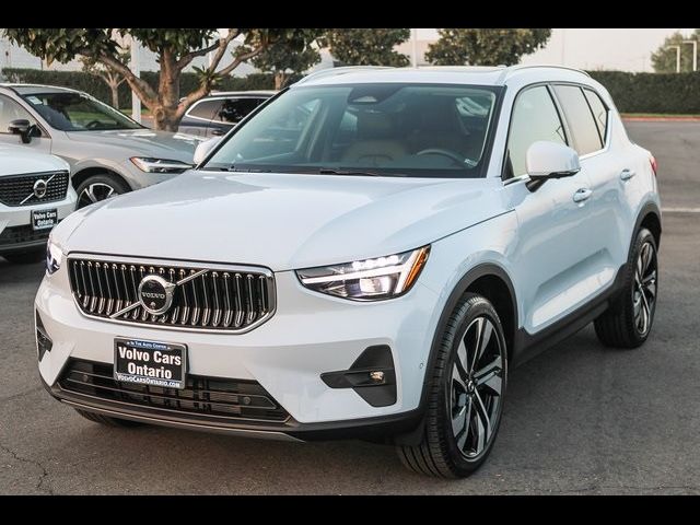 2025 Volvo XC40 Plus Bright Theme