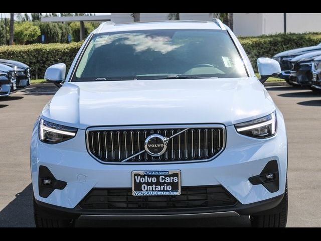 2025 Volvo XC40 Plus Bright Theme