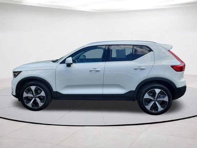 2025 Volvo XC40 Plus Bright Theme