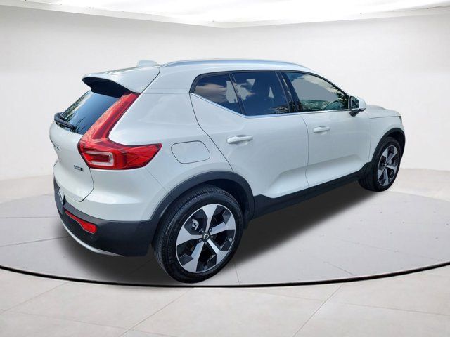 2025 Volvo XC40 Plus Bright Theme