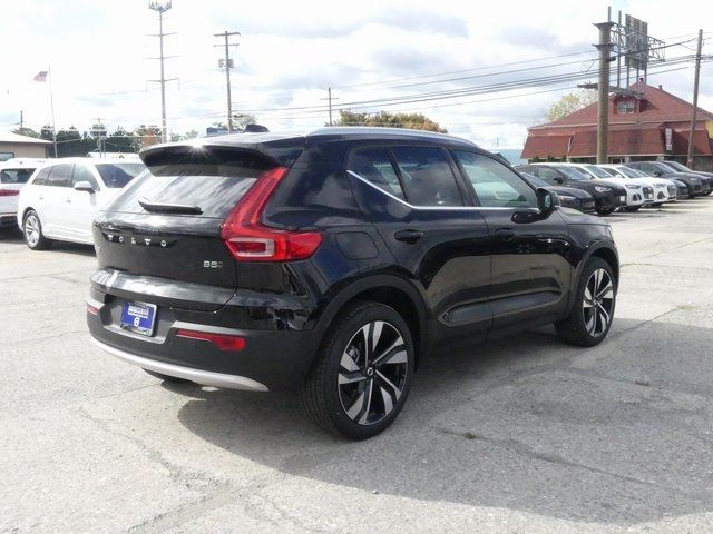 2025 Volvo XC40 Plus Bright Theme