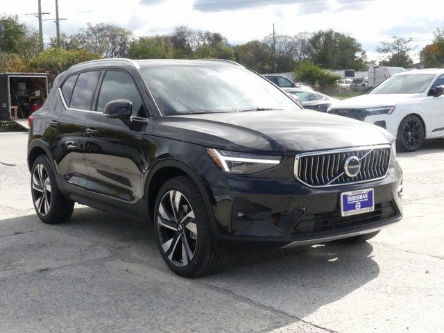 2025 Volvo XC40 Plus Bright Theme