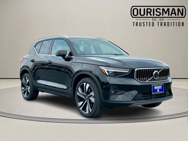 2025 Volvo XC40 Plus Bright Theme