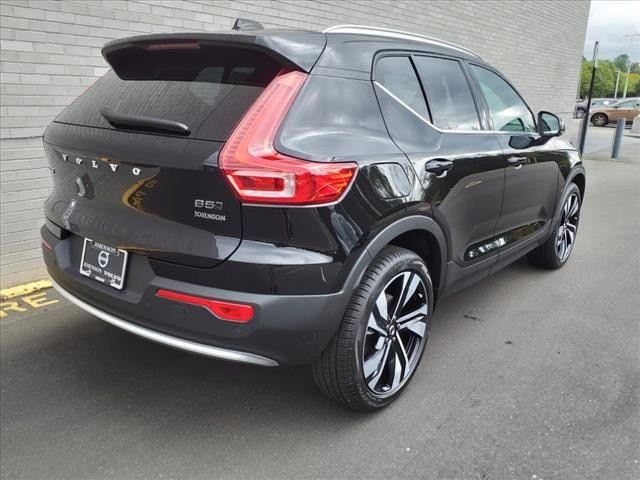 2025 Volvo XC40 Plus Bright Theme