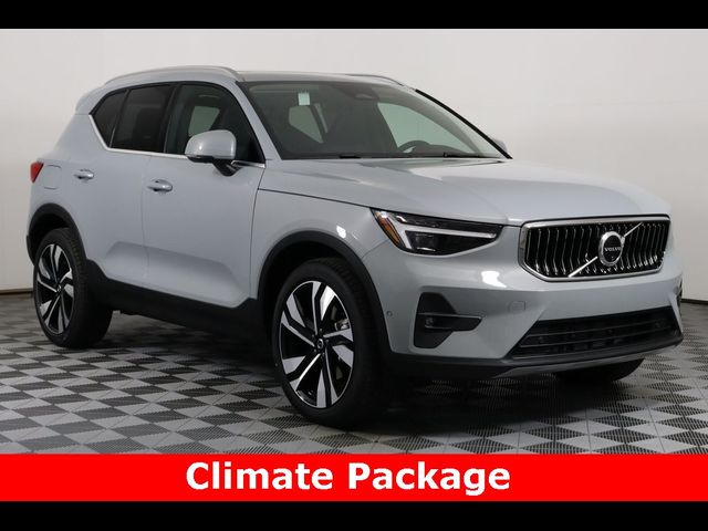 2025 Volvo XC40 Plus Bright Theme