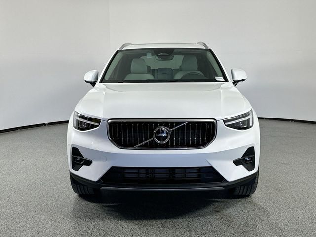 2025 Volvo XC40 Plus Bright Theme