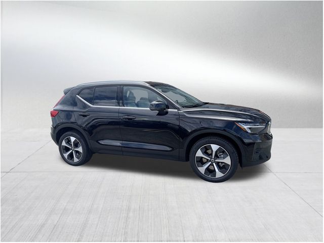 2025 Volvo XC40 Plus Bright Theme