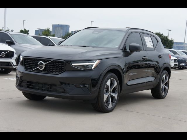 2025 Volvo XC40 Plus Bright Theme