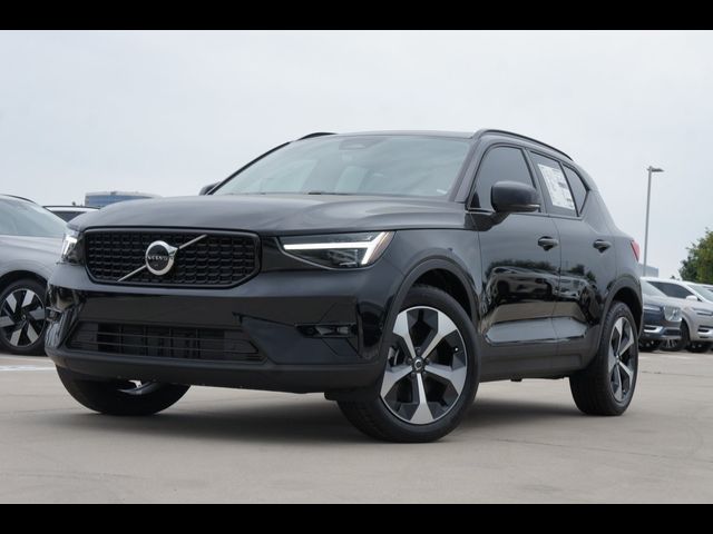 2025 Volvo XC40 Plus Bright Theme