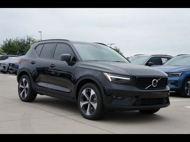 2025 Volvo XC40 Plus Bright Theme