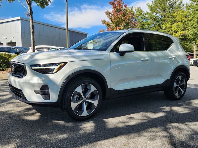 2025 Volvo XC40 Plus Bright Theme