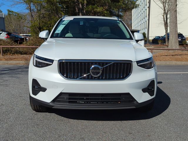 2025 Volvo XC40 Plus Bright Theme