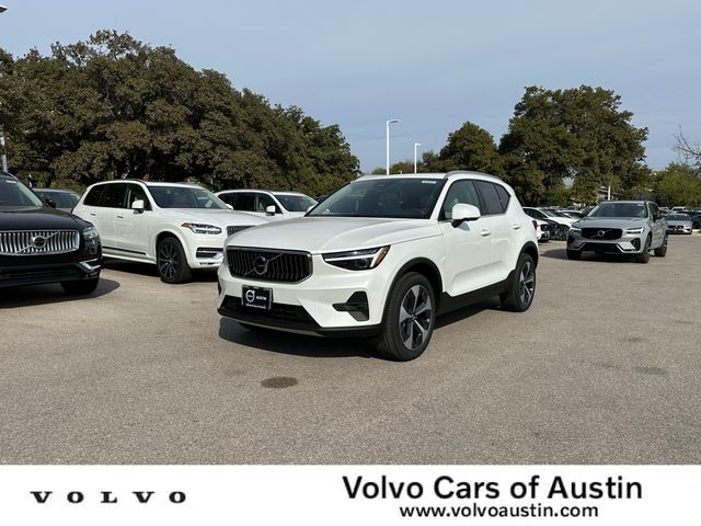 2025 Volvo XC40 Plus Bright Theme