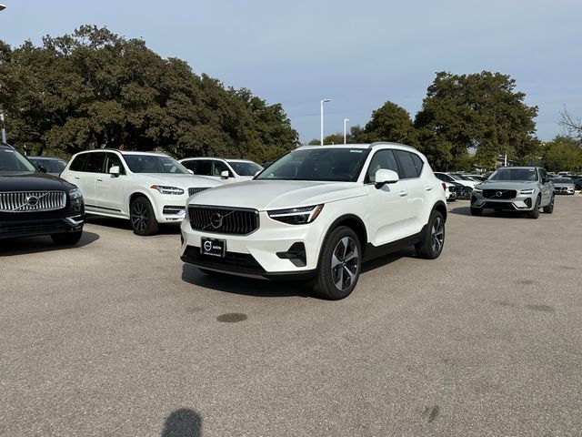 2025 Volvo XC40 Plus Bright Theme