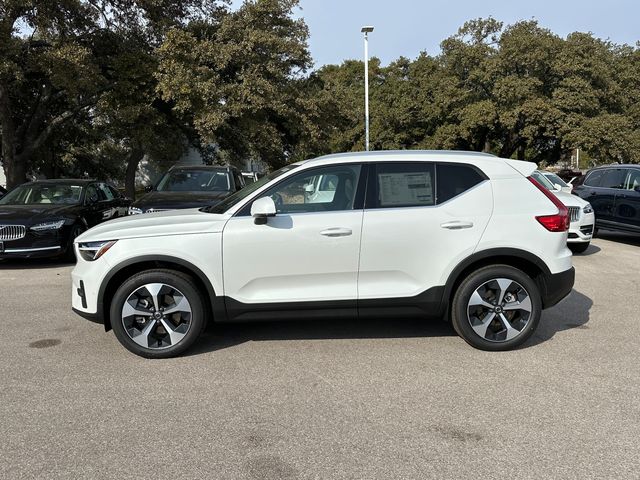 2025 Volvo XC40 Plus Bright Theme