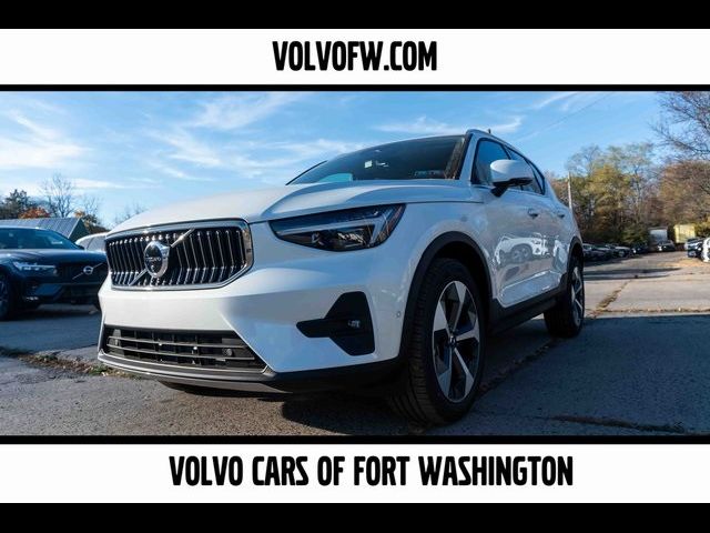 2025 Volvo XC40 Plus Bright Theme